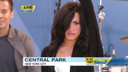 Прекрасно изпълнение! Demi Lovato- Can't Back Down ( Gma ) 2010