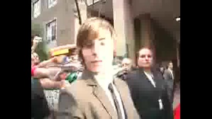 Zac Efron Signs Autographs @ The Toronto Film Fest