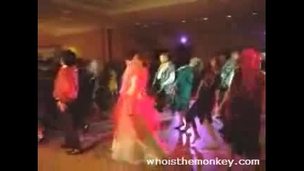 Младоженци Танцуват На Песента На Майкъл Джексън - Трилър