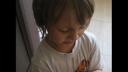 Патрисия яде лимон
