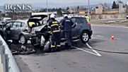 Две коли се удариха в Казанлък, има пострадали