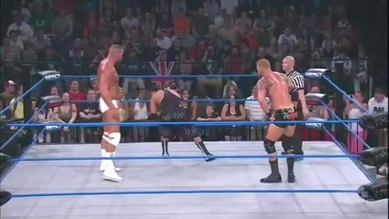 Crimson & Matt Morgan - Double Chokeslam