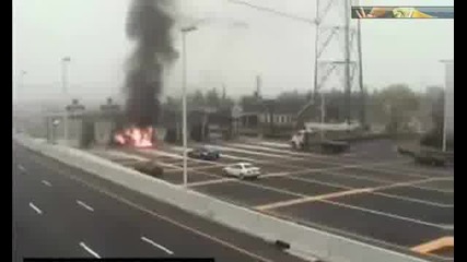 Зверска катастрофа на гише за пътни такси!