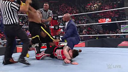 Veer Mahaan sends Dominik Mysterio away from their match on a stretcher: Raw, April 11, 2022