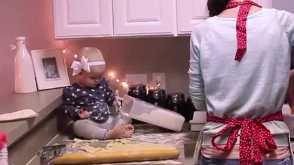 Коледа с бебе