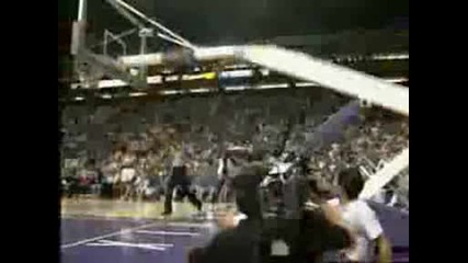 Shaquille Oneal Breaks Basket Again