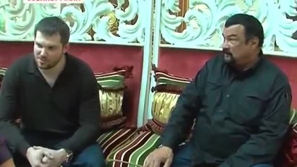 Стивън Сегал танцува народен чеченски танц