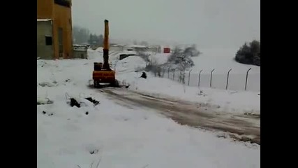 Дрифт с тежък багер!