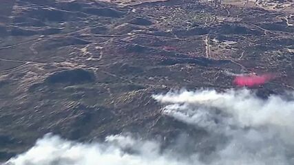 Горски пожар в Южна Калифорния продължава да нараства, налагайки евакуацията на 4000 души (ВИДЕО)