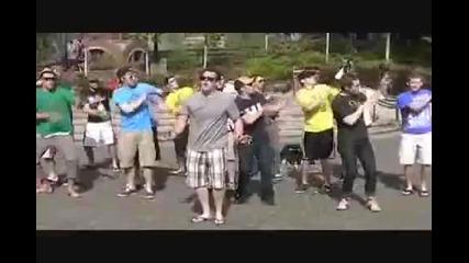 Група хора правят страхотен кавър на Lady Gaga - Bad Romance 
