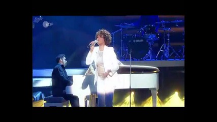Whitney Houston - I Look To You ( Live ) * High Quality *
