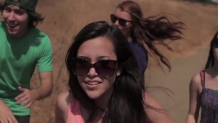 Страхотна! Megan Nicole - Live While We're Young (cover)