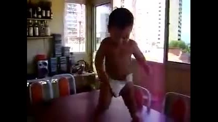 сладко бебе играе супер якооо 