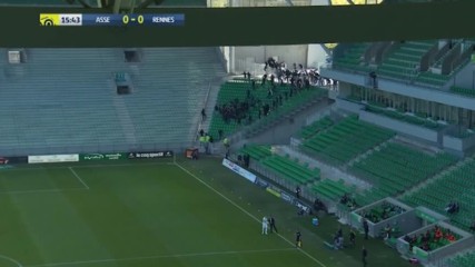 Фенове нахлуха на мача без публика Сент Етиен - Рен