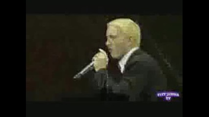 Eminem - Beautiful + Bg sub (relapse 2009) Не е официалното видео, но си заслужава да се виде 