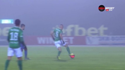 Камбуров застигна Жеков по голове срещу Левски