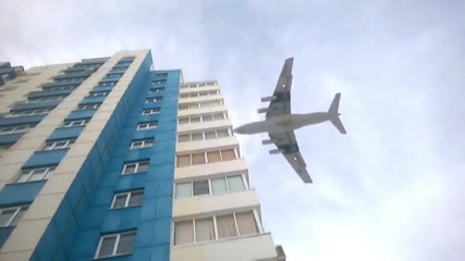 Тежък военно - транспортен самолет Ил 76 стряска хората в Оренбург