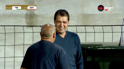 Петър Хубчев гледа двама от националите си