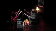 Лейди Гага се пребива жестоко!! Lady Gaga Falls!!