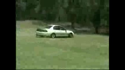 Drifting - On - Grass - Oz - Destruction 