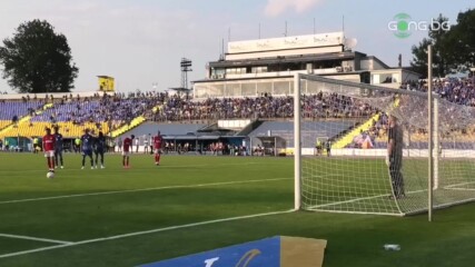 От друг ъгъл: гола на Педриньо от дузпа