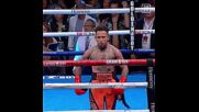 Фотограф спаси боксьор, който падна от ринга след нокаут