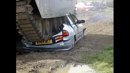 Tank vs. Renault Laguna Ii