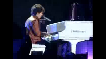 Jonas Brothers - A Little Bit Longer [live]