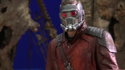 Режисьорът Джеймс Гън промотира бонус материалите на филма си Пазители на Галакатиката (2014)