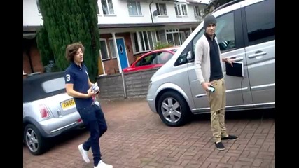 Хари и Зейн пред къщата на Хари One Direction
