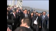 Българският и румънският премиер се срещнаха по средата на новия мост над Дунава