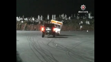 Дрифт и номера с камиони за боклук