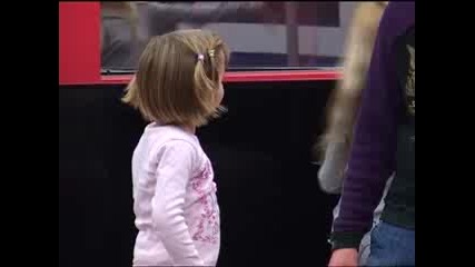 Big Brother F - Ива учи дъщеря си да играе кючек 03.04.2010 