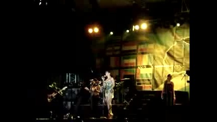 Rihanna In Jamaica - Hate That I Love U (Live)