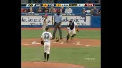 Avril on baseball game - June 03, 2009 part2