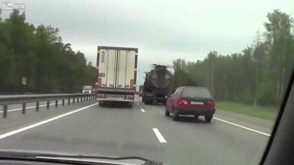 По пътищата на Русия .. щур камион готов за апокалипсиса!
