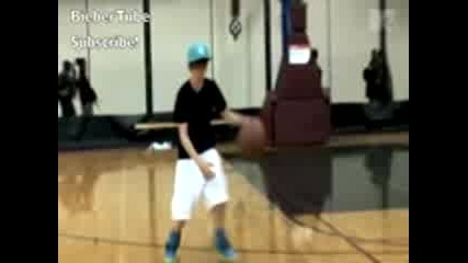 Justin Bieber Playing Basketball - Mtv