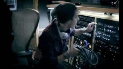 David Guetta & Chris Willis ft Fergie & Lmfao - Gettin' Over You • Official videoclip