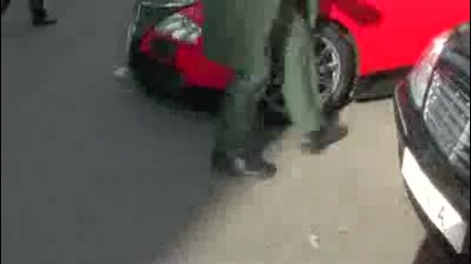 само яки коли на паркинга 