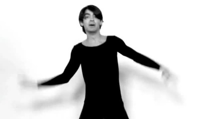 Joe Jonas Dances to Single Ladies