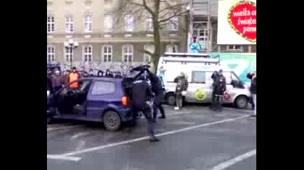 Вижте как протича една тренировка на полицаите