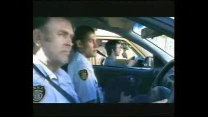 Смях ! Ебавка с полицаи на светофара 