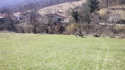 Yamaha Dt 125 първи опит за скок!