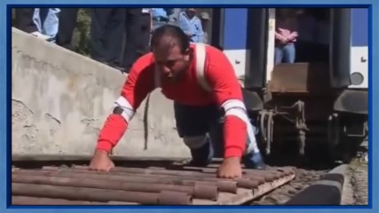 Мъж с огромна сила тегли 150 тона влак!