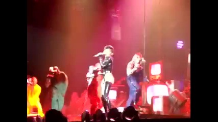 rihanna last girl on earth tour 2010 rude boy 