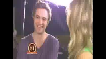 New Moon - Rob Pattinson & Taylor Lautner talk about their love lives with Et! (april 23,  2009)
