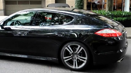 Лъскава Porsche Panamera на пътя: