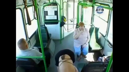 Скрита камера в автобус на градски транспорт