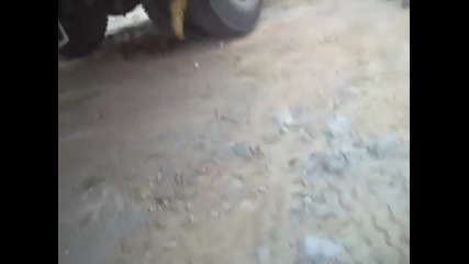 Запалване на камион чрез въже вързано за гумата
