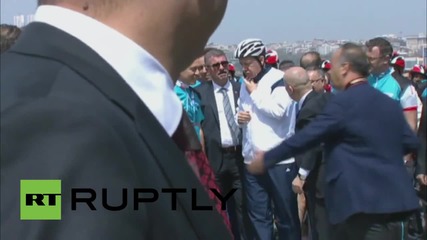 Турция: Ердоган кара колело, за да промотира колоезденето като начин на по-здравословен живот
